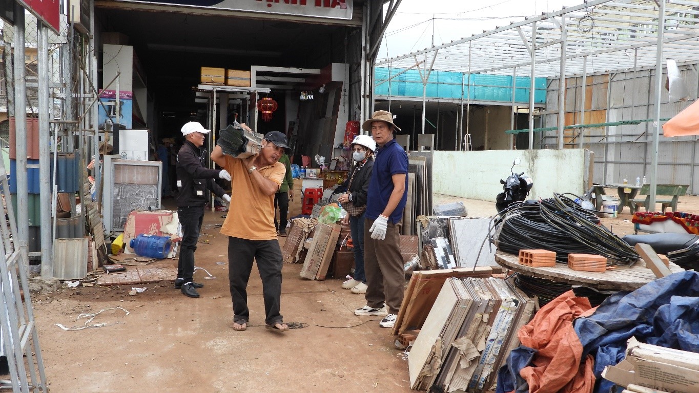 Công tác giải phóng mặt bằng trên đất lấn chiếm trái phép ở xã Ea Nam diễn ra an toàn, đúng tiến độ